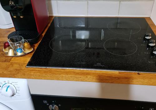Stylish studio - private bathroom 15mins to Central London! - image 7