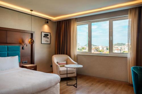 Premium Room with City View image 7