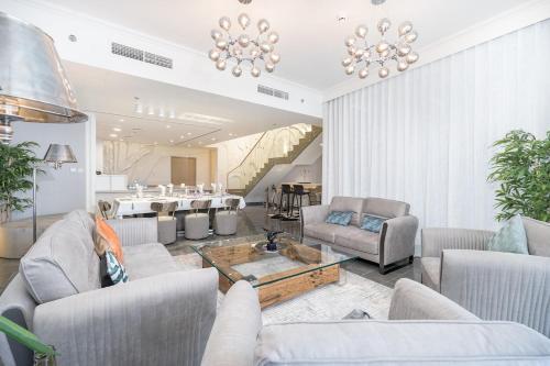 Free housekeeping visits during your stay - StayShort - Elegant 3-Bedrooms in Dubai Marina with stunning views!, Dubai (foto 4)