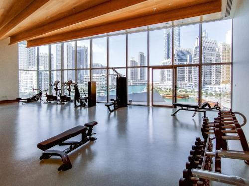 Free housekeeping visits during your stay - StayShort - Elegant 3-Bedrooms in Dubai Marina with stunning views!, Dubai (foto 5)