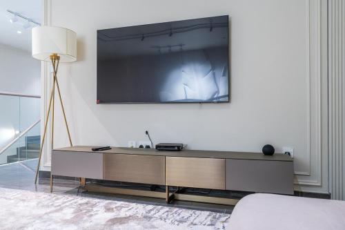 Free housekeeping visits during your stay - StayShort - Elegant 3-Bedrooms in Dubai Marina with stunning views!, Dubai (foto 9)