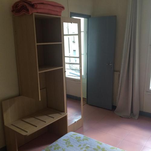 Au Royal Mad - image 6