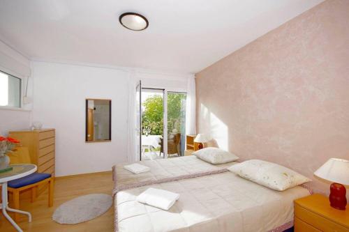 Apartments JaVi - private parking - image 11