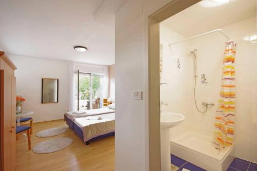 Apartments JaVi - private parking - image 2