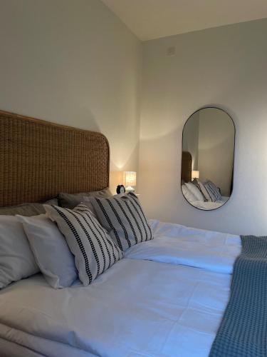 Double Room with Balcony image 4