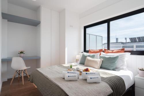 Host Wise - Sunny Bright Flat w Balcony, Oporto