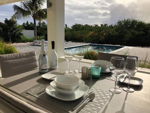 Luxe villa op Coral Estate 1 min lopen van zee in Willibrordus