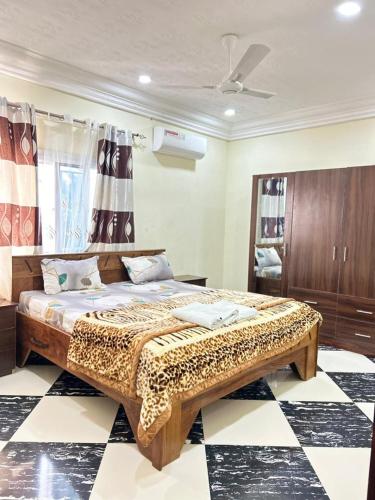 Yamzo's Apartments in Brufut