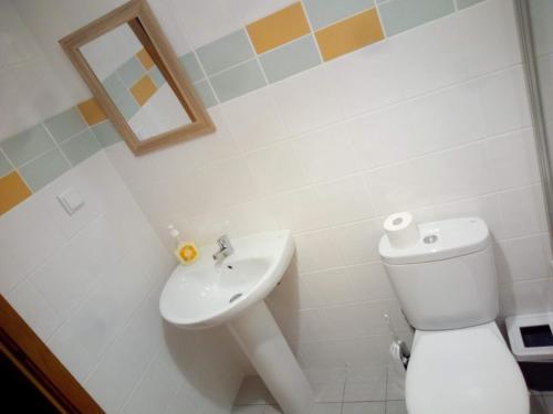 Bathroom, Costa Lodges, Funchal or Santa Cruz Madeira, shared room in Madeira Island