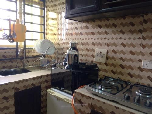 2 Bed - Sleeps 4 - AirCon - Free Parking, Бенин-Сити (фото 9)