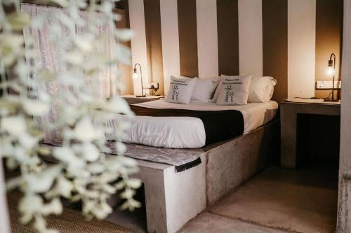 1 double bed, 3 twin beds