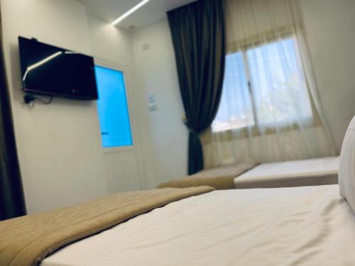 Double or Twin Room with Private Bathroom image 4