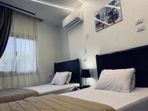Double or Twin Room with Private Bathroom image 1