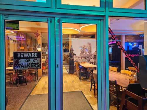 餐廳, Hiba Luxury Lodge At Parkdean Cayton Bay Holiday Park in 凱頓