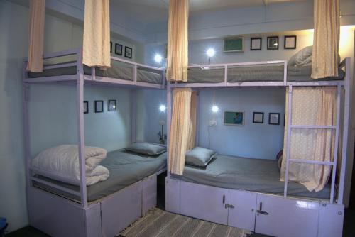 1 bunk bed