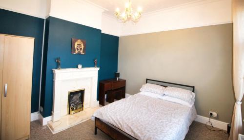 Large Bungalow - Sleeps 8 - 3 Large Beds - Plus Sofa Bed - Off Street Parking - Very Large Enclosed Gardens - Fast Wifi, Birmingham (fotografie 3)