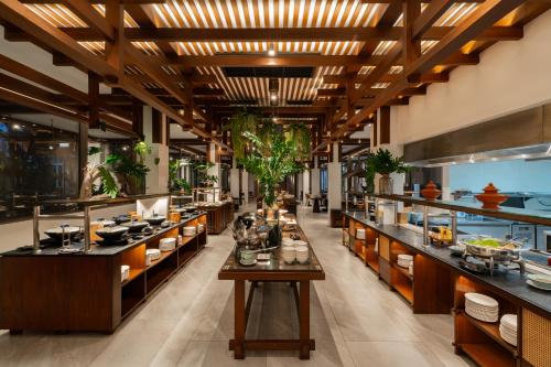 Restaurant, Pullman Khao Lak Resort in Haadson Beach