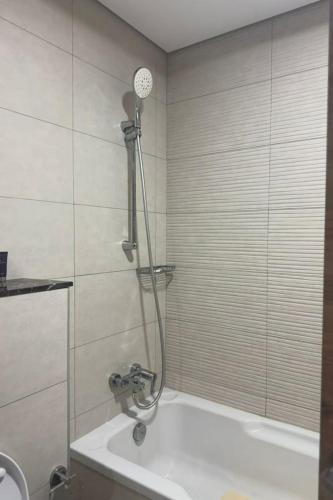 Hayyak Stunning Studio Mirdif Hills, Dubai (foto 9)