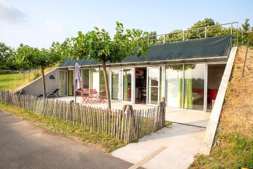 2 bedrooms, 4 beds