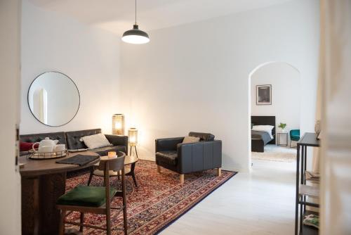 CozyHome Signature Palisady Apartment