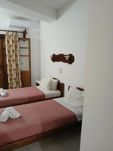2 twin beds