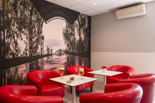 ผับ/เลาจน์, ดิ ออริจินัล ซิตี้ โฮเทล ลา เบล เอตัป บริญอล (The Originals City, Hôtel La Belle Étape, Brignoles) in บริญอล