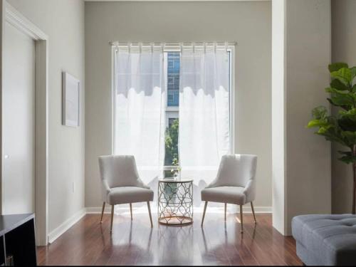 DT Beautiful 1000 sq ft 1 BDRM in Orlando, USA