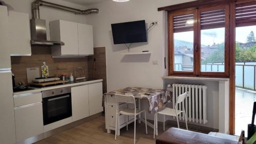 virtuve, Casa con terrazzo e vista in Chiomonte