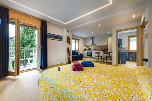 1 king bed, 2 sofa beds