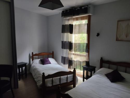 1 double bed, 1 twin bed