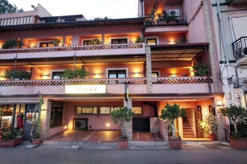 Mendolia Beach Hotel - image 8