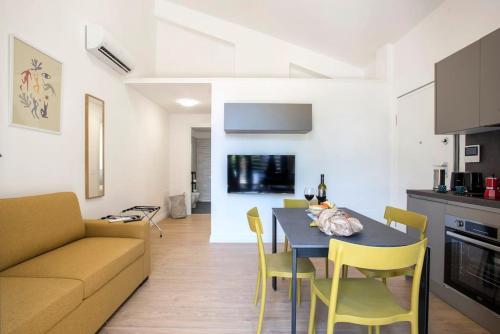 Urban Oasis near Termini with Patio, int1b, Rzym (zdjęcie 3)