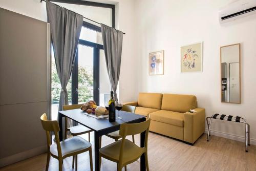 Urban Oasis near Termini with Patio, int1b, Rzym (zdjęcie 6)