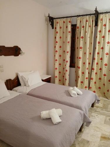 2 twin beds