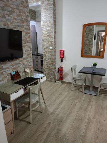 Athens Center Cosy Apartment - Tap to explore photos