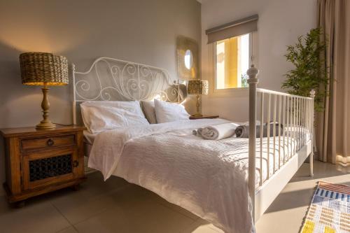 Relaxing villa escape - garden & pool near beach photo 1