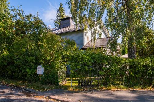Guest apartment with authentic Finnish wooden sauna, 10 min drive from the airport, Helsinky