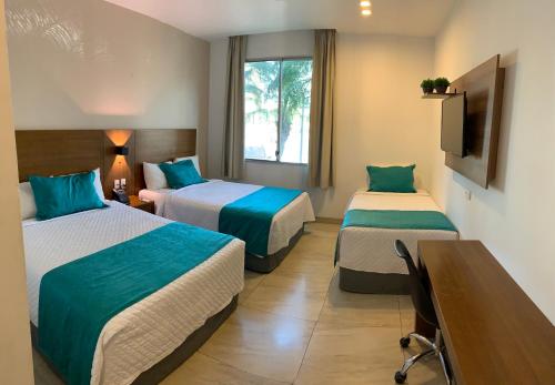2 twin beds, 1 sofa bed