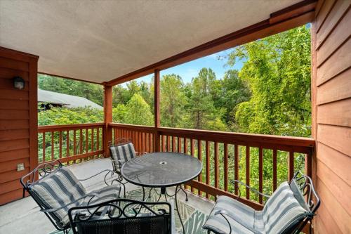 Treetop Bungalow Treetop Views Dollywood Close - image 7