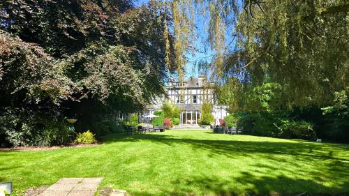 Brook Hall Hotel - main image