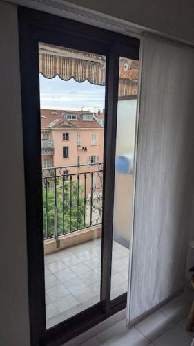 T2 ouvert à 5 min des plages, au calme, avec balcon et garage T2 ouvert à 5 min des plages, au calme, avec balcon et garage