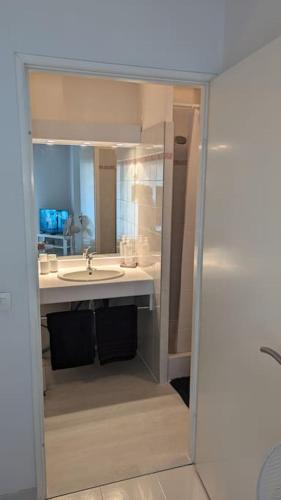 T2 ouvert à 5 min des plages, au calme, avec balcon et garage T2 ouvert à 5 min des plages, au calme, avec balcon et garage