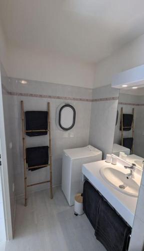 T2 ouvert à 5 min des plages, au calme, avec balcon et garage T2 ouvert à 5 min des plages, au calme, avec balcon et garage