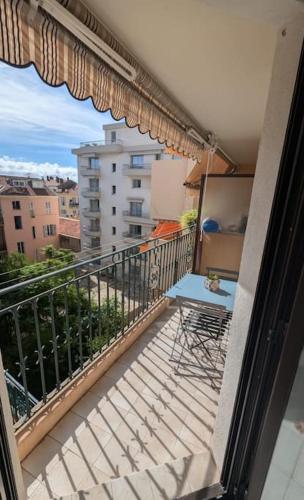 T2 ouvert à 5 min des plages, au calme, avec balcon et garage T2 ouvert à 5 min des plages, au calme, avec balcon et garage