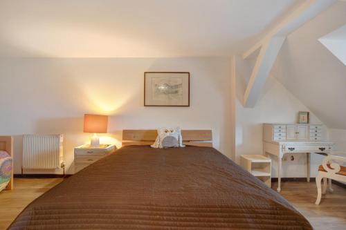 Superior One-Bedroom Apartment with Balcony