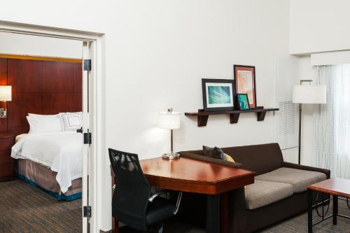 1 king bed, 2 sofa beds