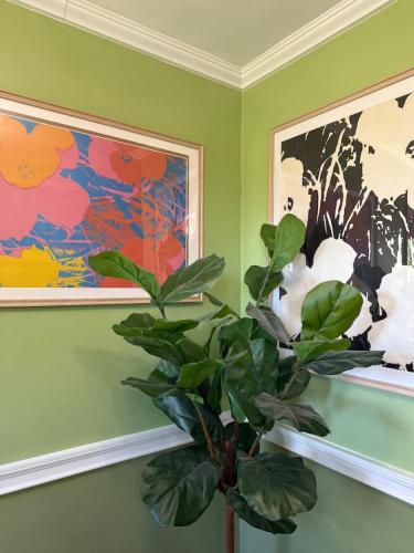 Chateau Connellsville Botanical Haven Suite in Connellsville, USA