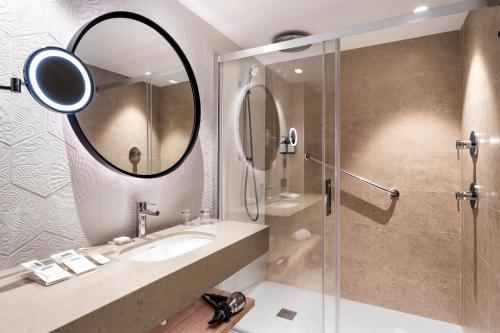 Double or Twin Room image 5