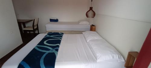 1 double bed, 1 twin bed