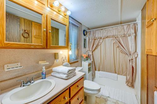 Creek Access and Spacious Yard Quiet Sylva Home! Creek Access and Spacious Yard Quiet Sylva Home!